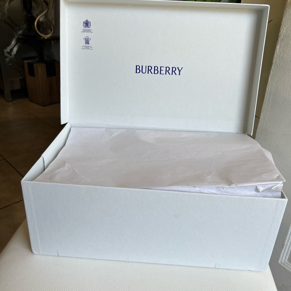 BURBERRY Stingray Perforated Rubber Slides 10 (43) - Picture 8 of 14